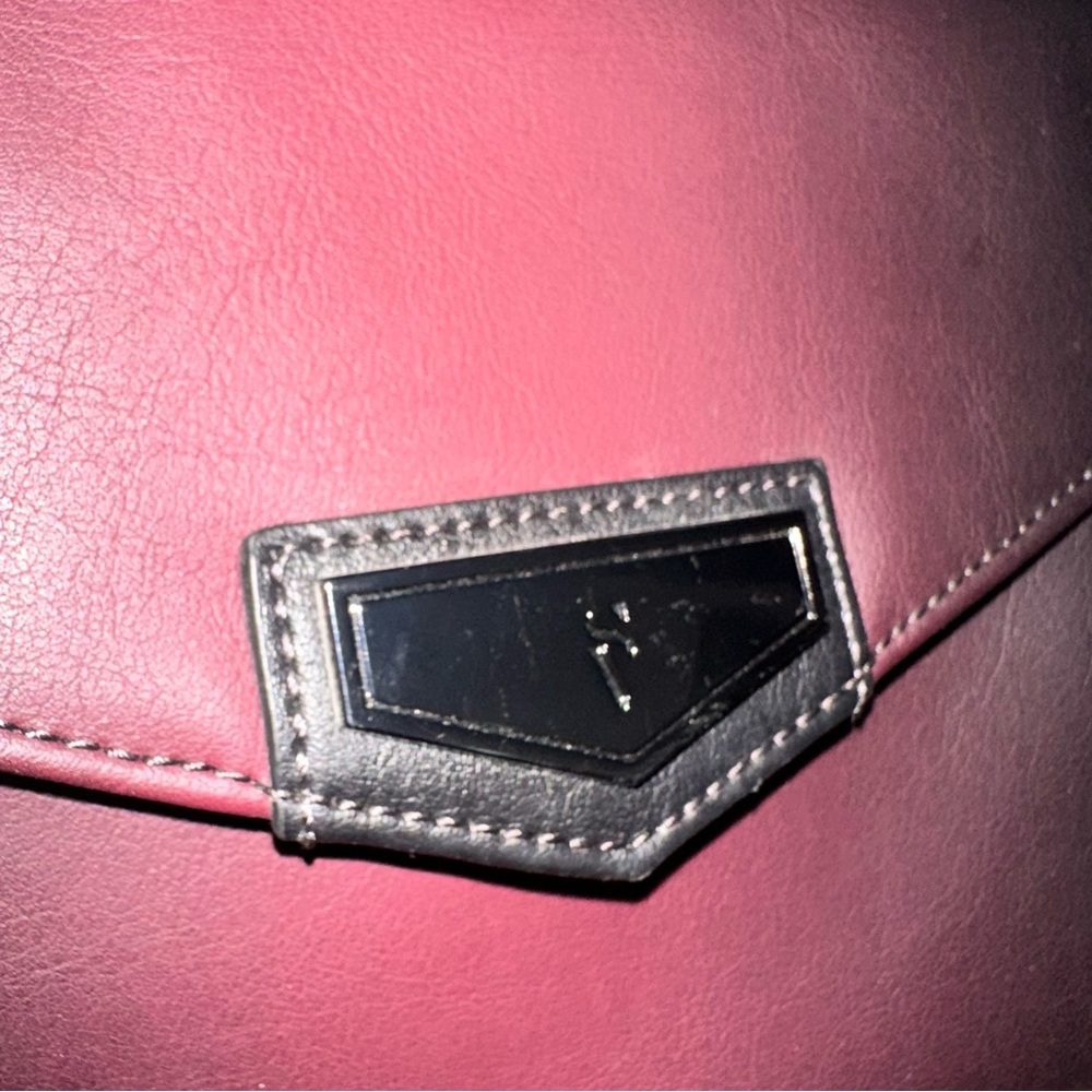 Simply Vera Vera Wang Black and Burgundy Wristlet - Picture 5 of 9